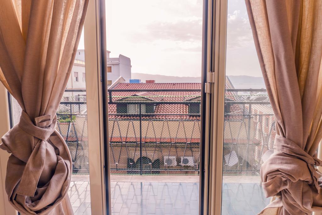 Solobed Lägenhet Reggio Calabria Exteriör bild
