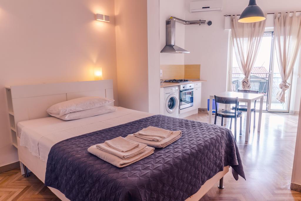 Solobed Lägenhet Reggio Calabria Exteriör bild