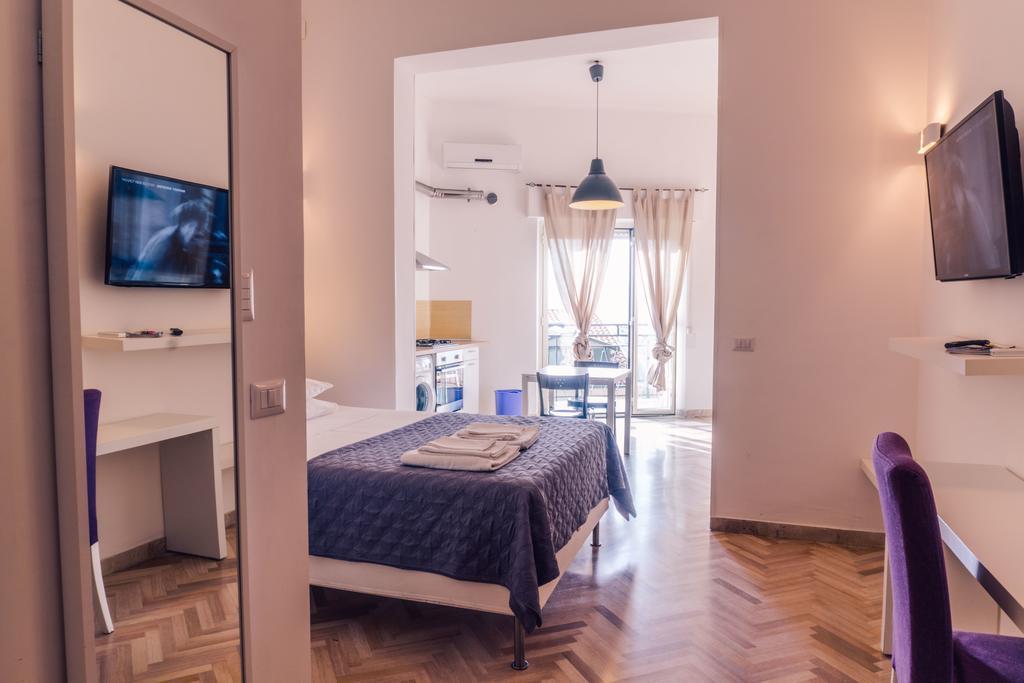 Solobed Lägenhet Reggio Calabria Exteriör bild